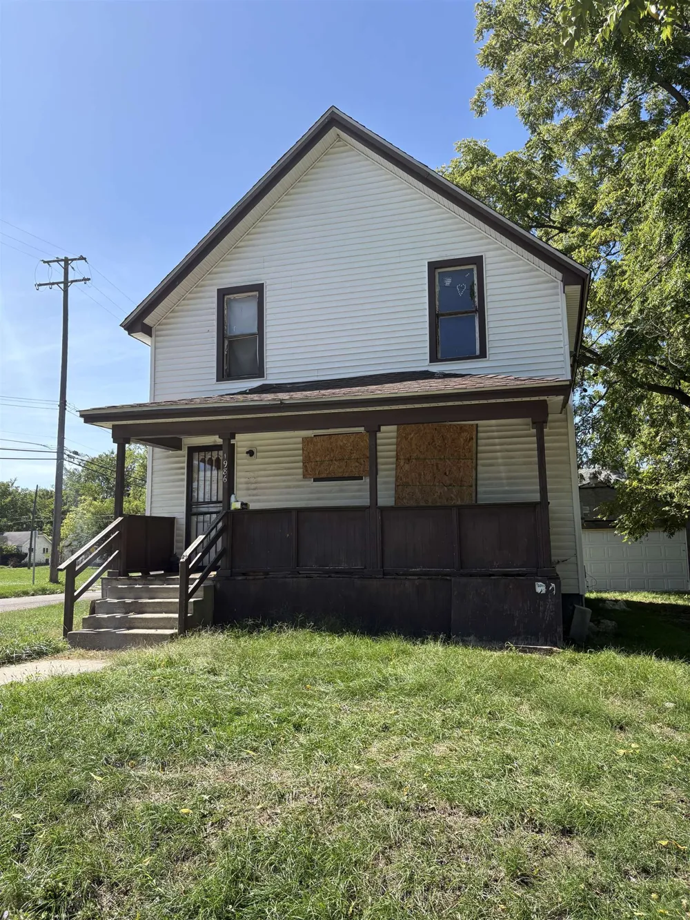 1986 Howard Avenue Flint City, MI 48503