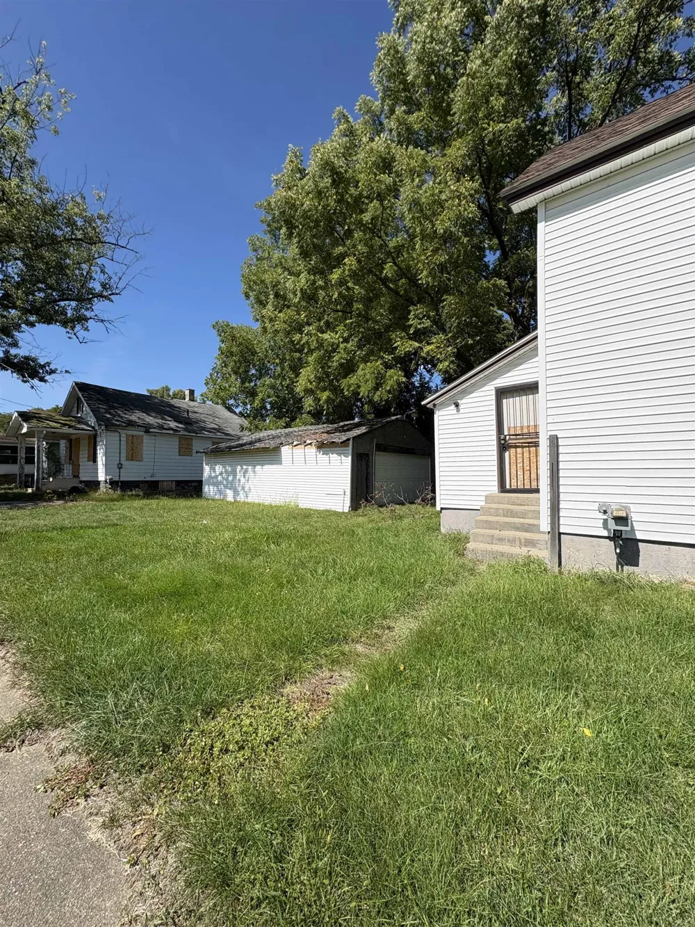 1986 Howard Avenue Flint City, MI 48503