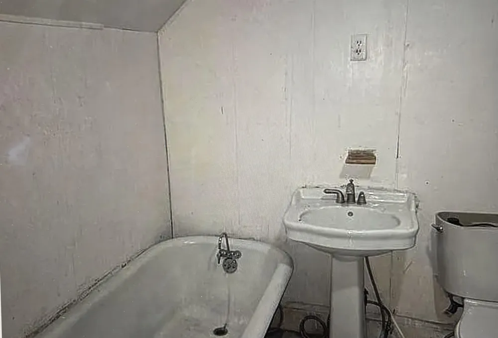1986 Howard Avenue Flint City, MI 48503