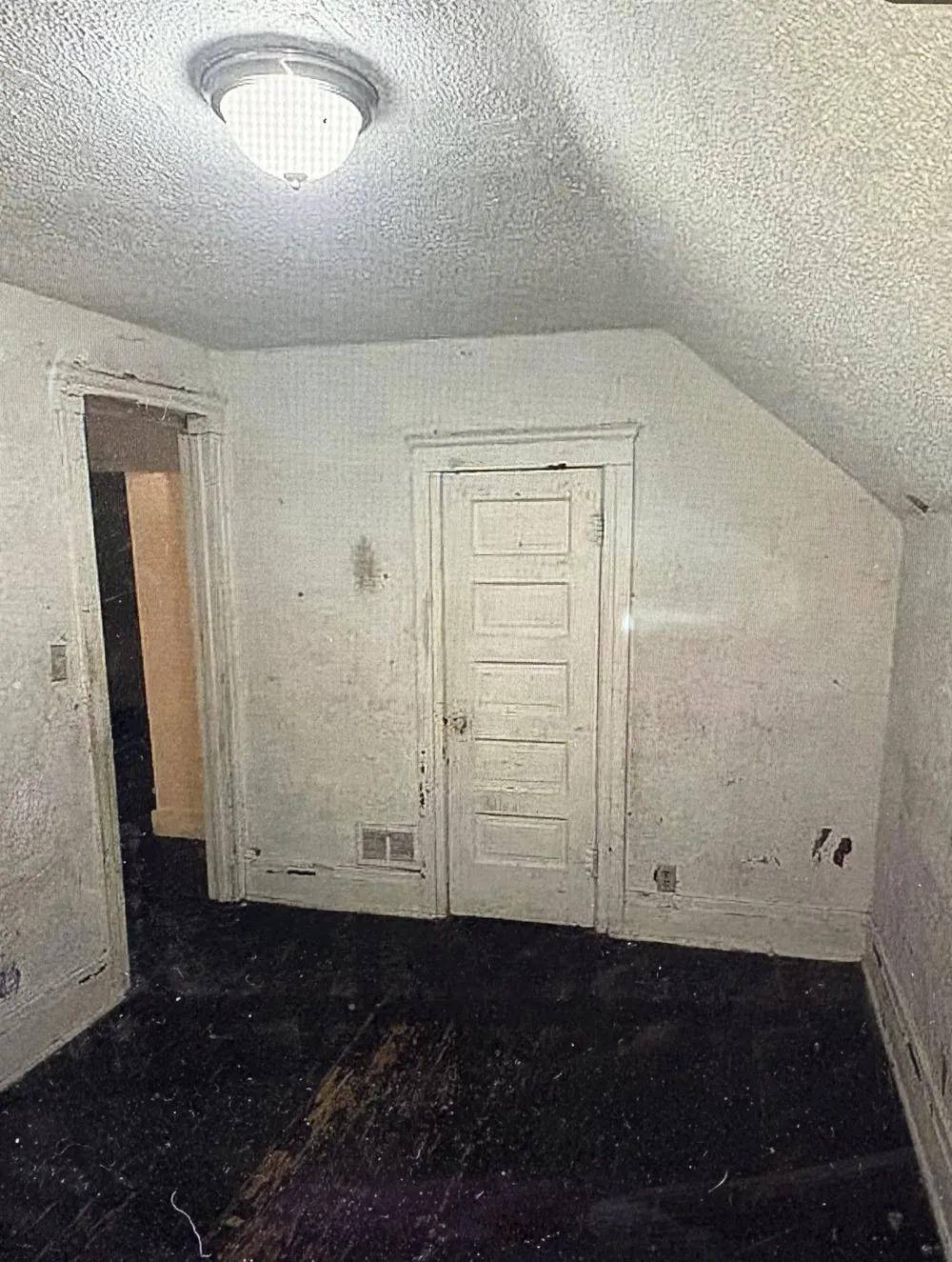 1986 Howard Avenue Flint City, MI 48503