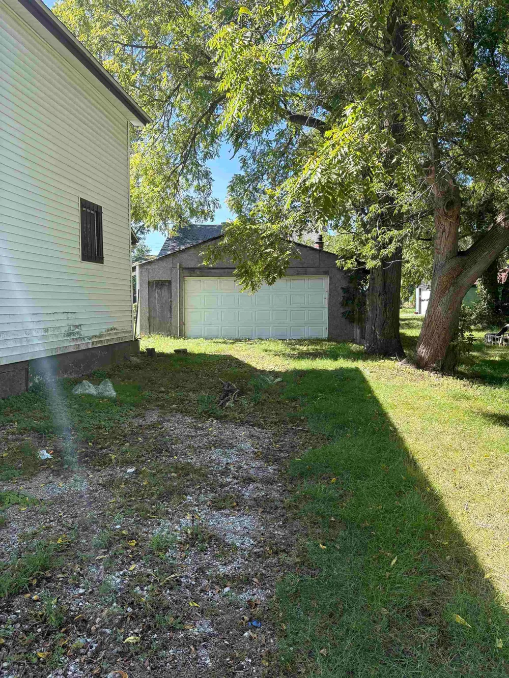 1986 Howard Avenue Flint City, MI 48503