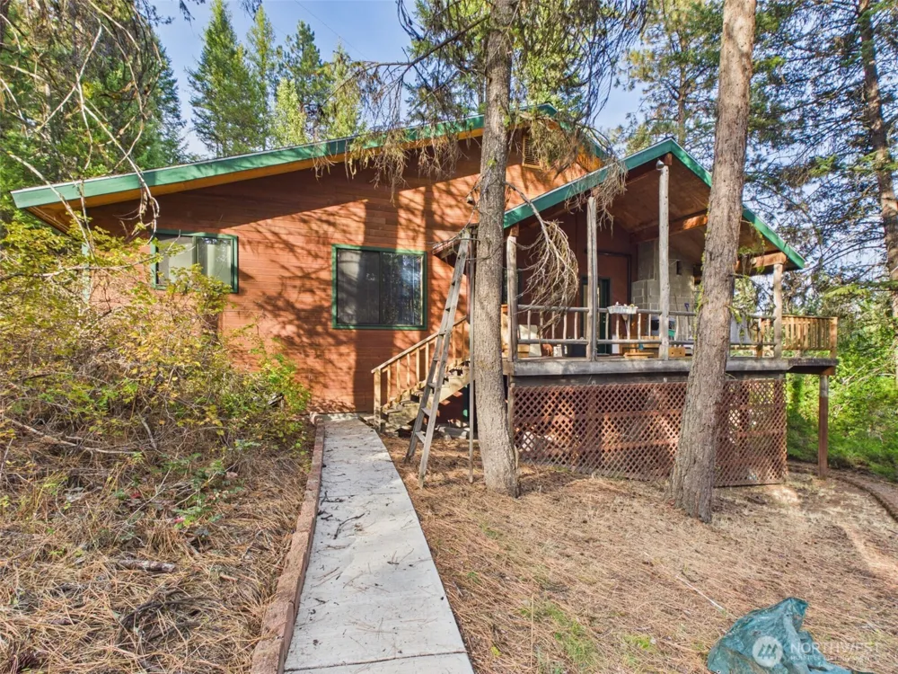 145 Barrett Creek Road Republic, WA 99166