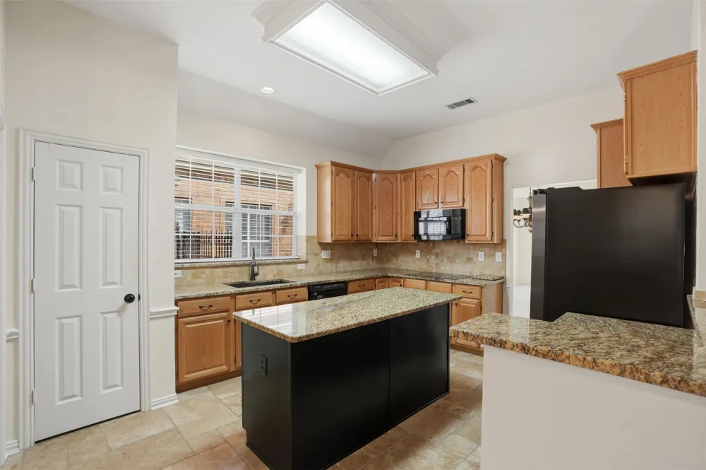 6613 Barclay Lane Garland, TX 75044