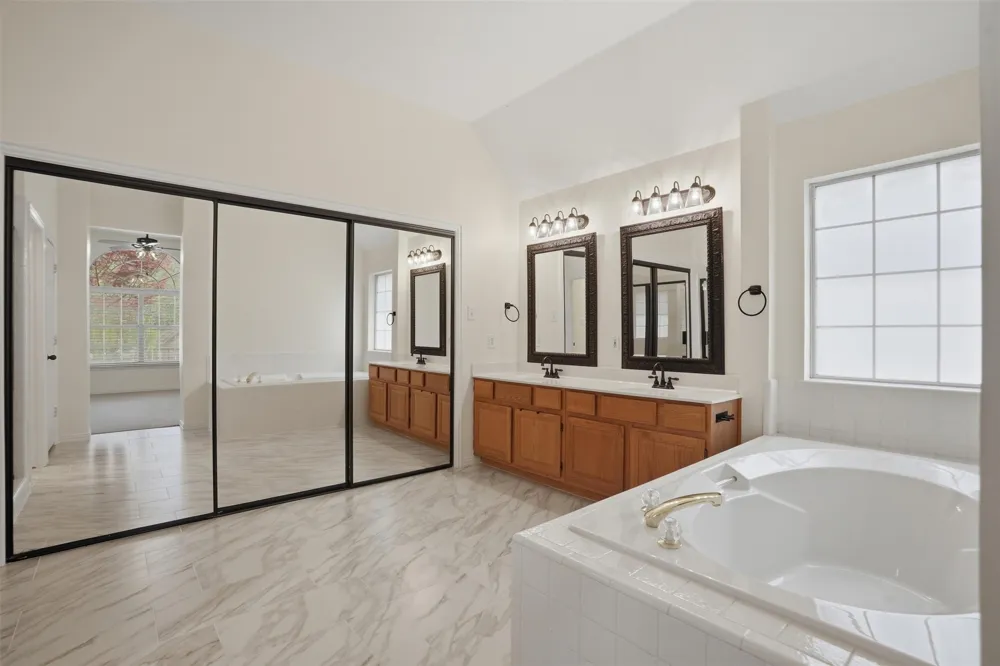6613 Barclay Lane Garland, TX 75044