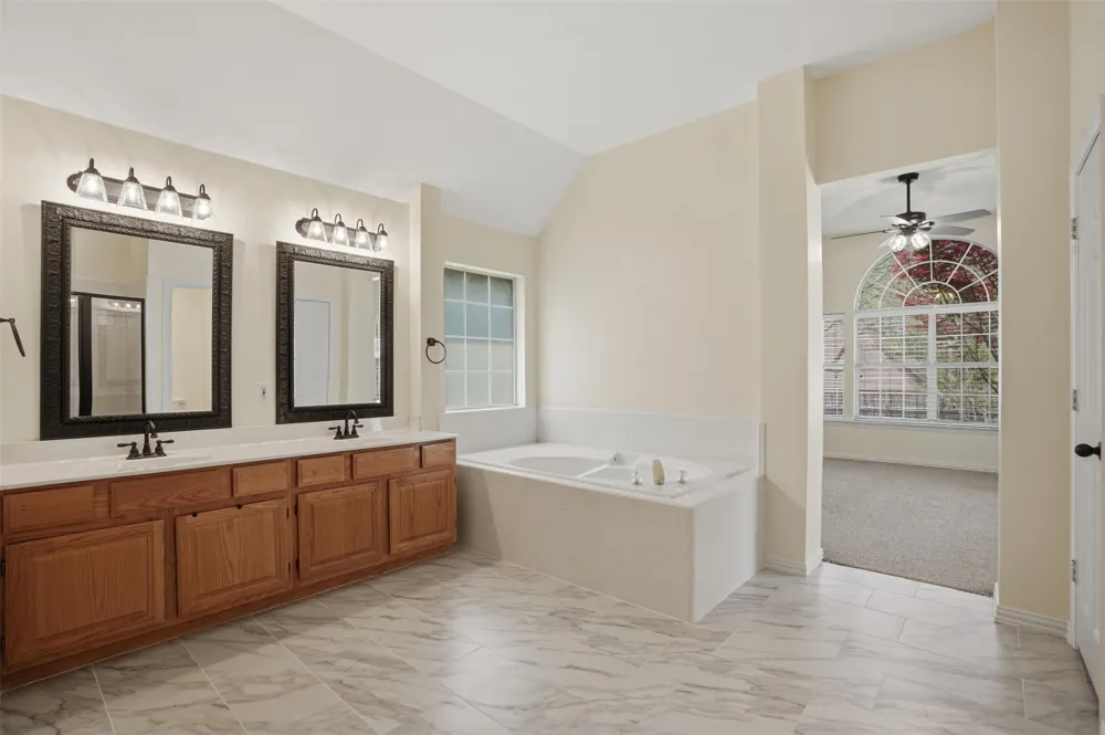6613 Barclay Lane Garland, TX 75044