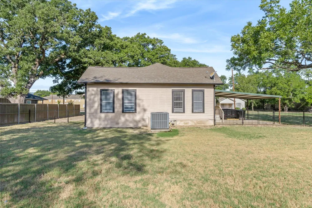 307 S Crockett Street Edgewood, TX 75117