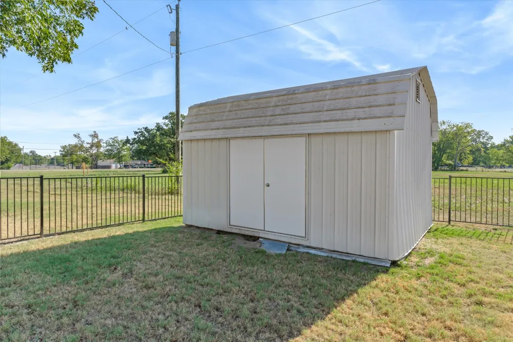 307 S Crockett Street Edgewood, TX 75117