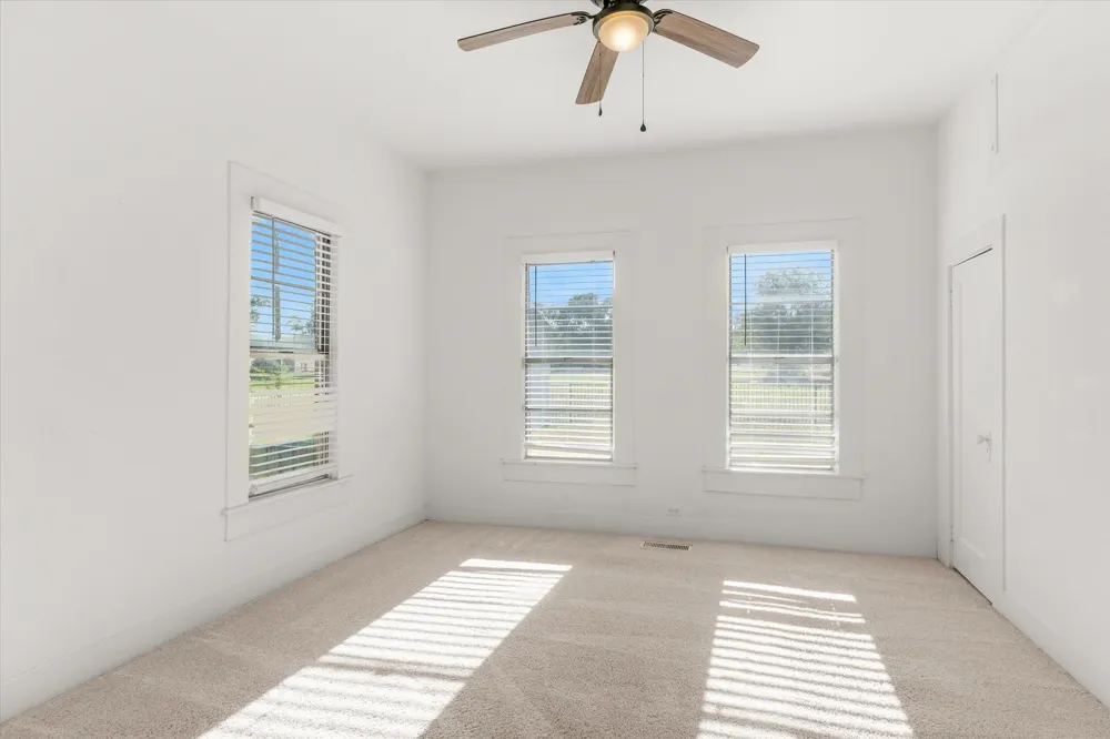 307 S Crockett Street Edgewood, TX 75117
