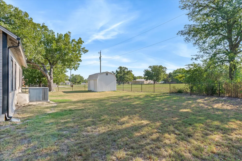 307 S Crockett Street Edgewood, TX 75117