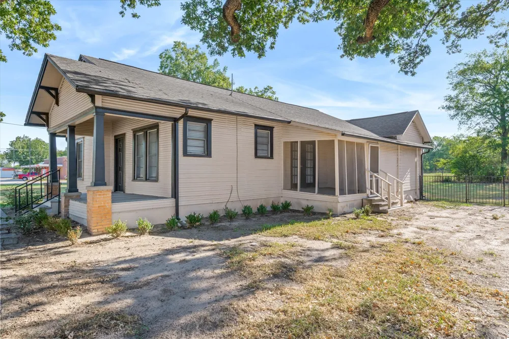307 S Crockett Street Edgewood, TX 75117