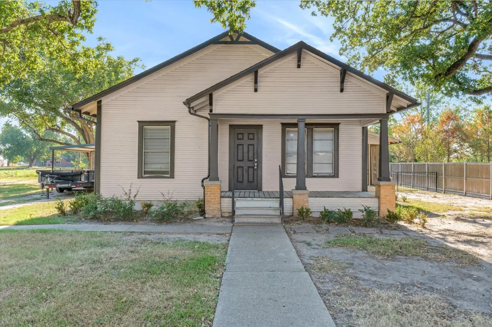 307 S Crockett Street Edgewood, TX 75117