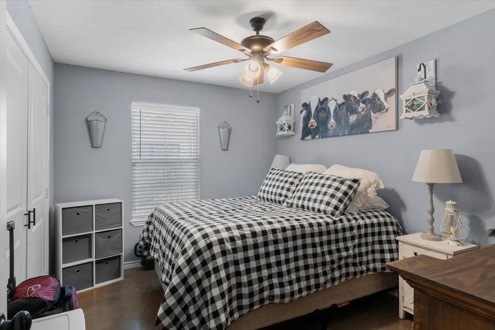 309 S Crockett Street Edgewood, TX 75117