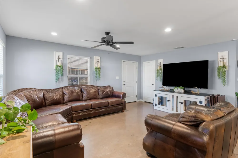 309 S Crockett Street Edgewood, TX 75117
