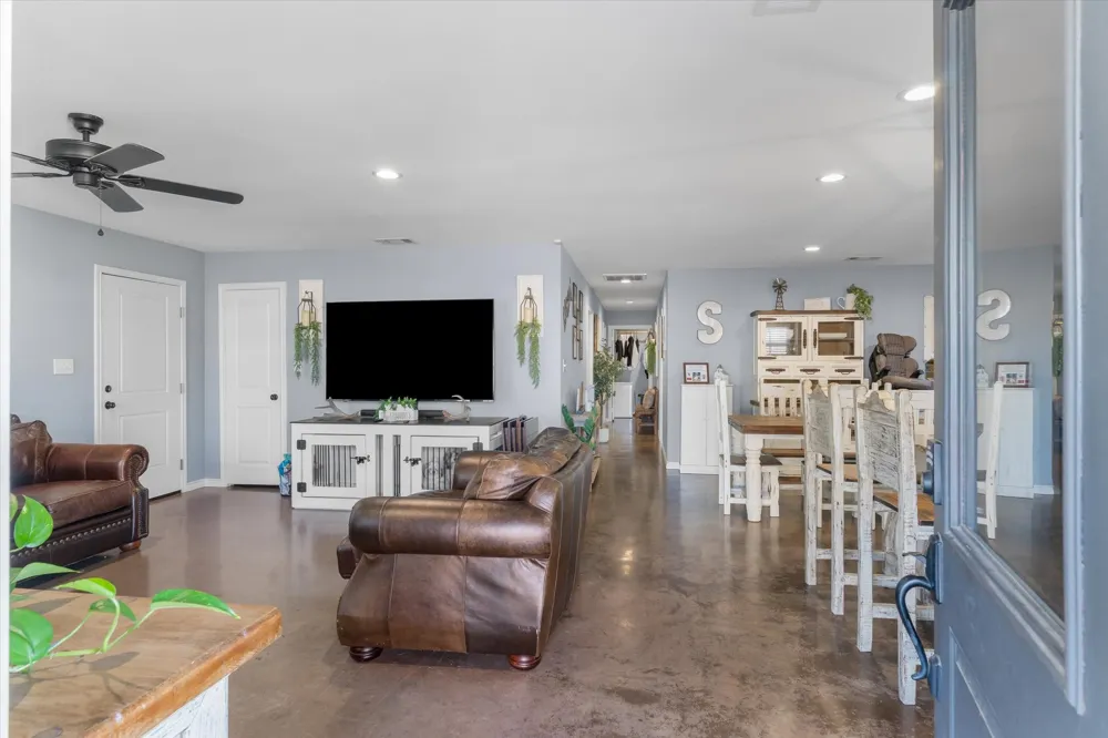 309 S Crockett Street Edgewood, TX 75117