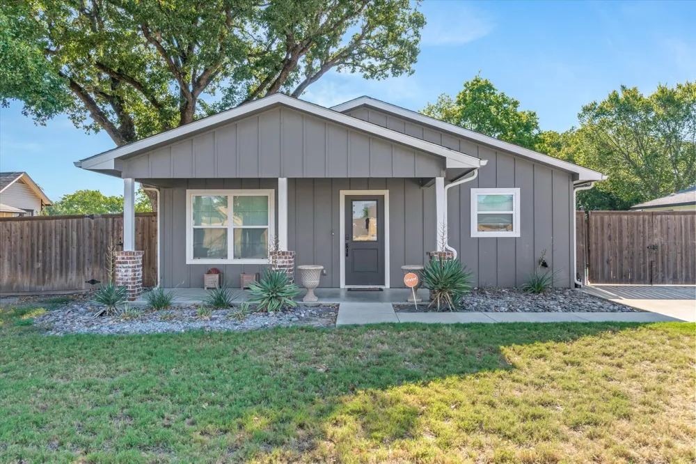 309 S Crockett Street Edgewood, TX 75117