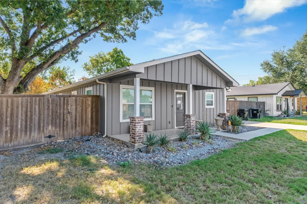 309 S Crockett Street Edgewood, TX 75117