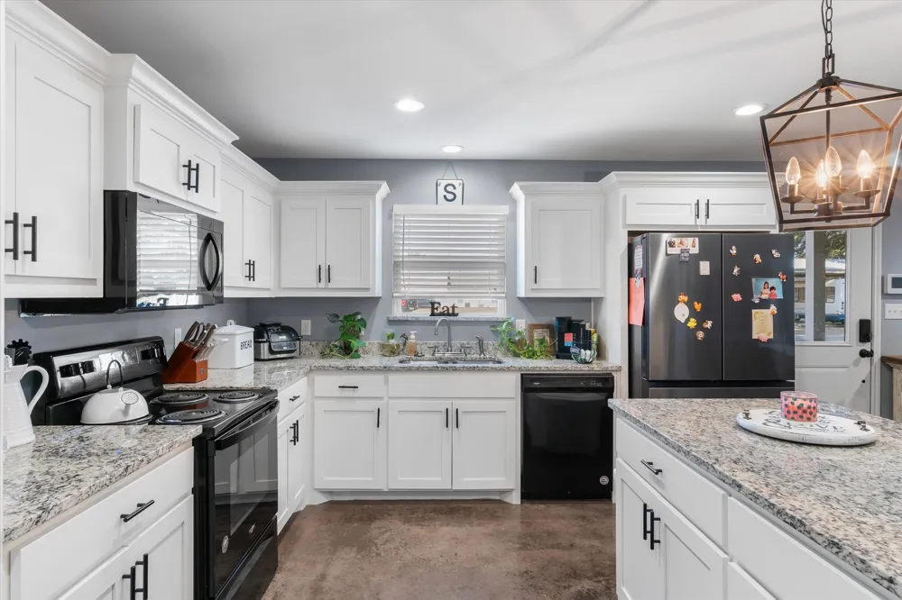 309 S Crockett Street Edgewood, TX 75117