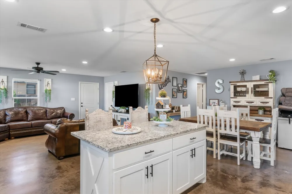 309 S Crockett Street Edgewood, TX 75117