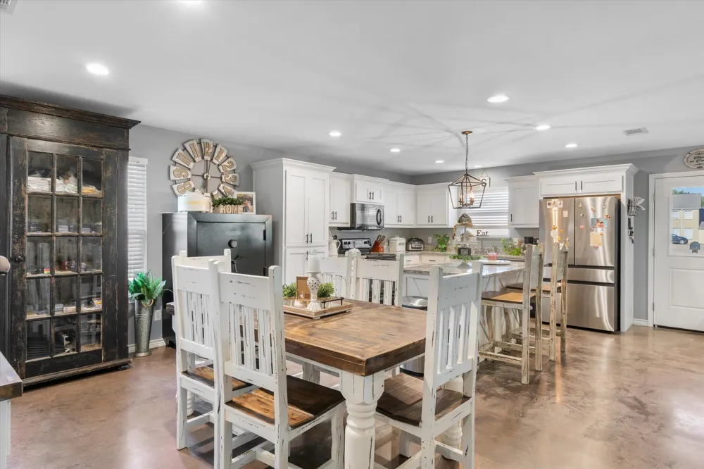 309 S Crockett Street Edgewood, TX 75117