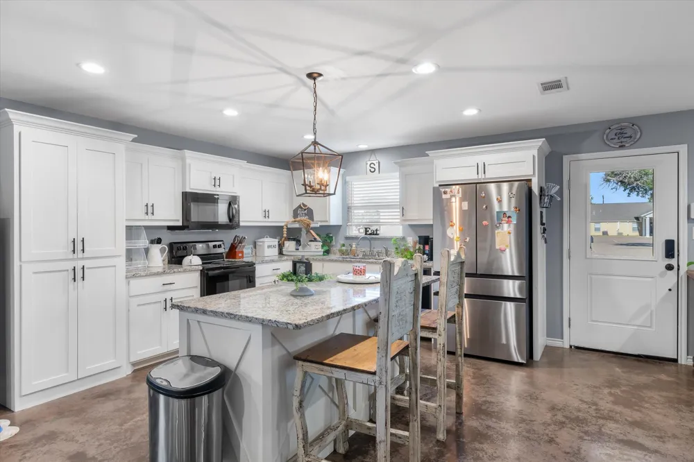 309 S Crockett Street Edgewood, TX 75117