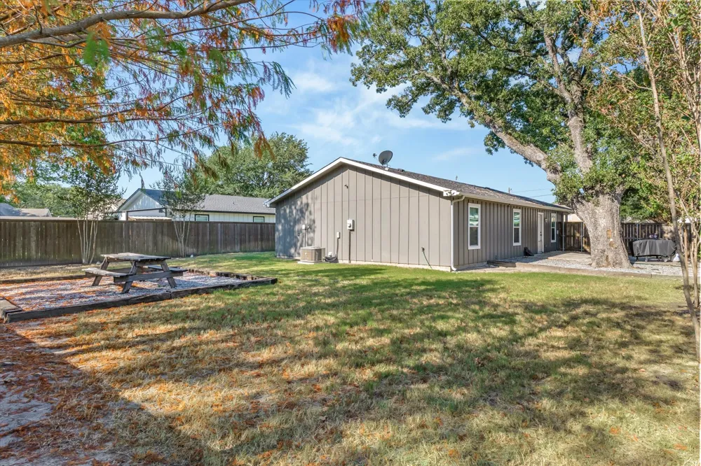 309 S Crockett Street Edgewood, TX 75117
