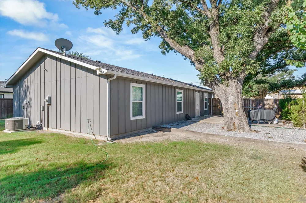 309 S Crockett Street Edgewood, TX 75117