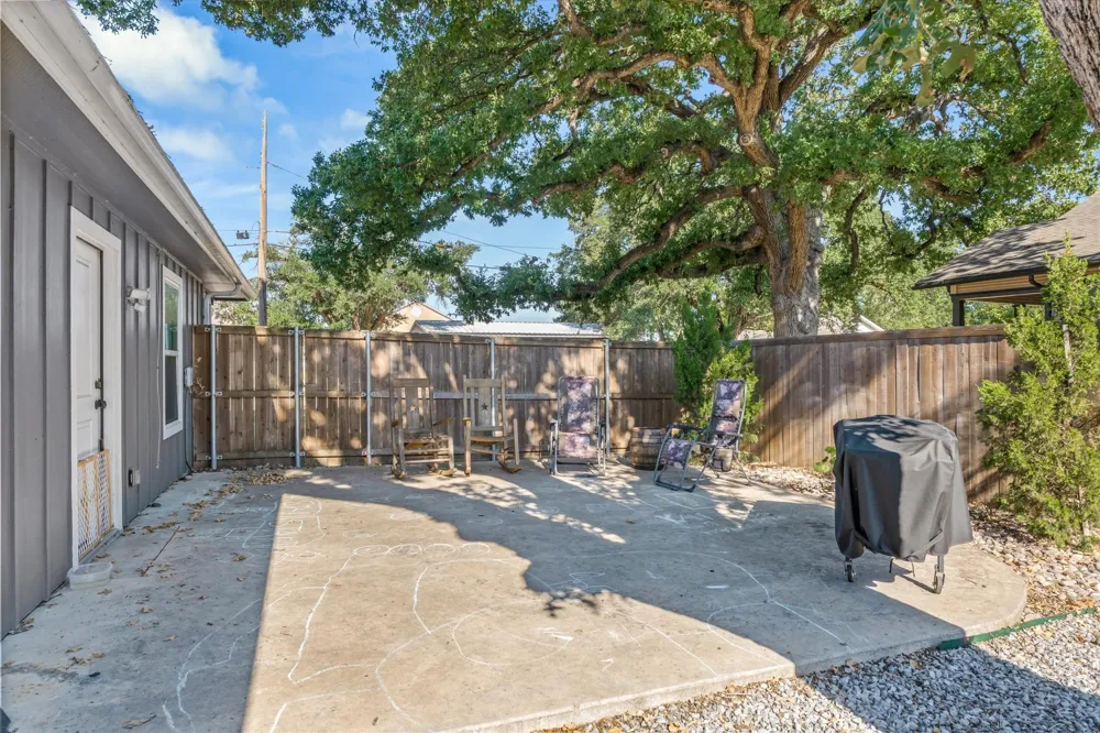 309 S Crockett Street Edgewood, TX 75117
