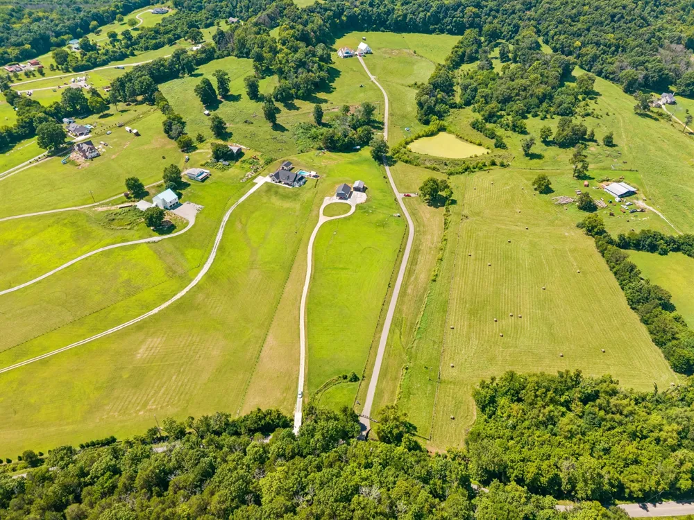 1574 Roy Sellers Rd Columbia, TN 38401