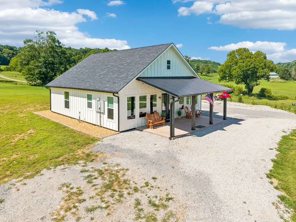 1574 Roy Sellers Rd Columbia, TN 38401