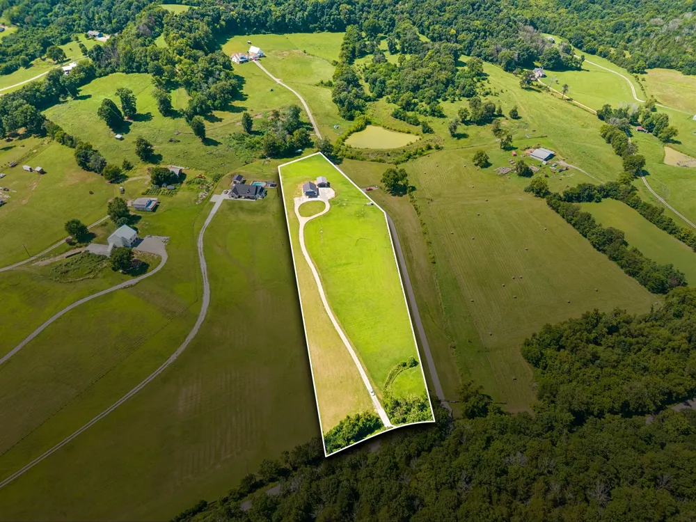 1574 Roy Sellers Rd Columbia, TN 38401