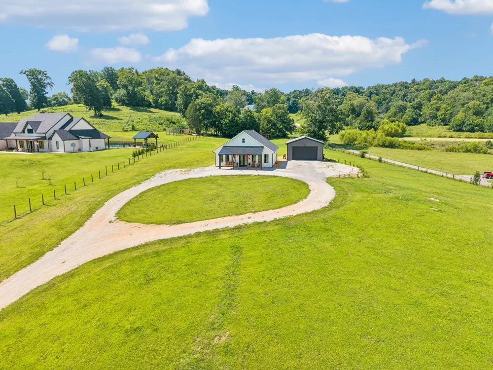 1574 Roy Sellers Rd Columbia, TN 38401