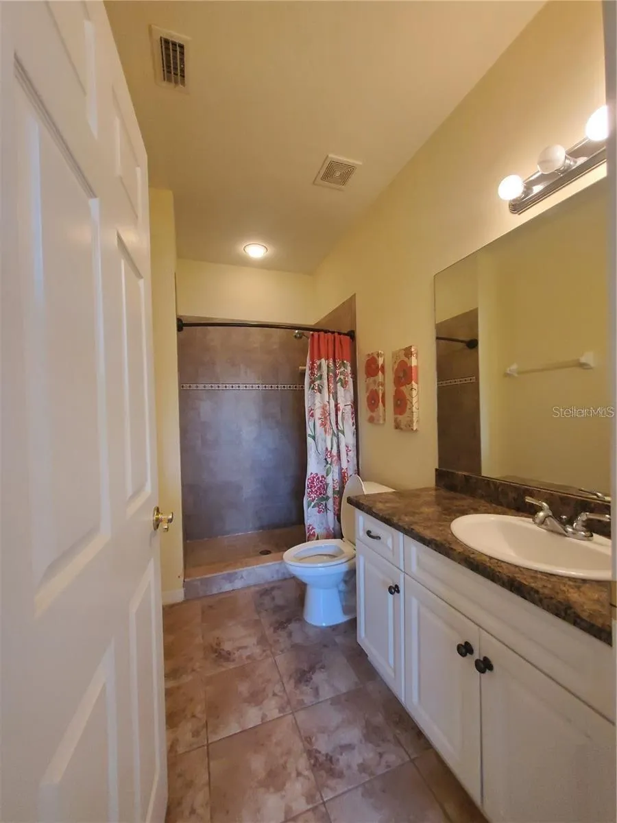 1561 NW 29TH ROAD #8 Gainesville, FL 32605
