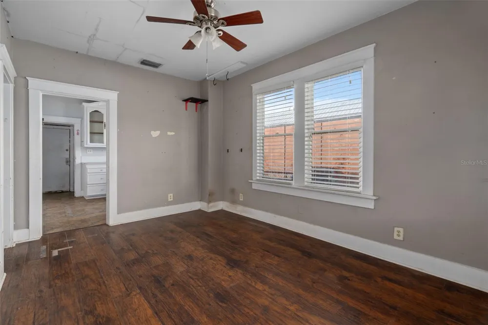 915 E SITKA STREET Tampa, FL 33604