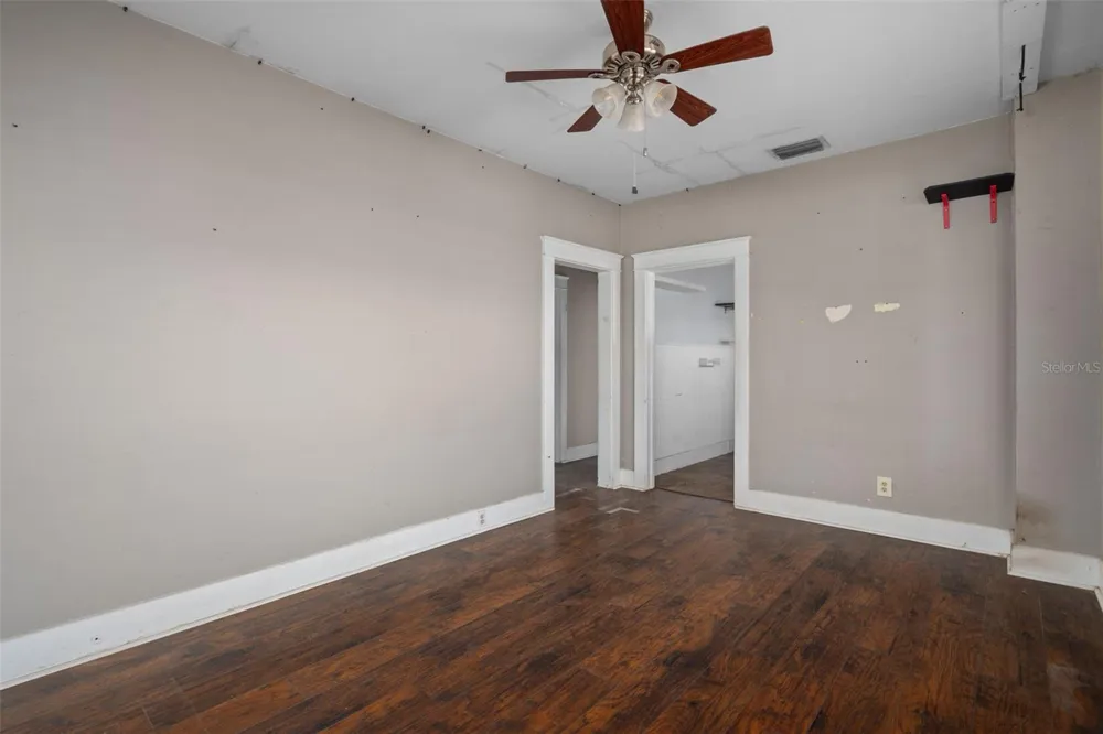 915 E SITKA STREET Tampa, FL 33604