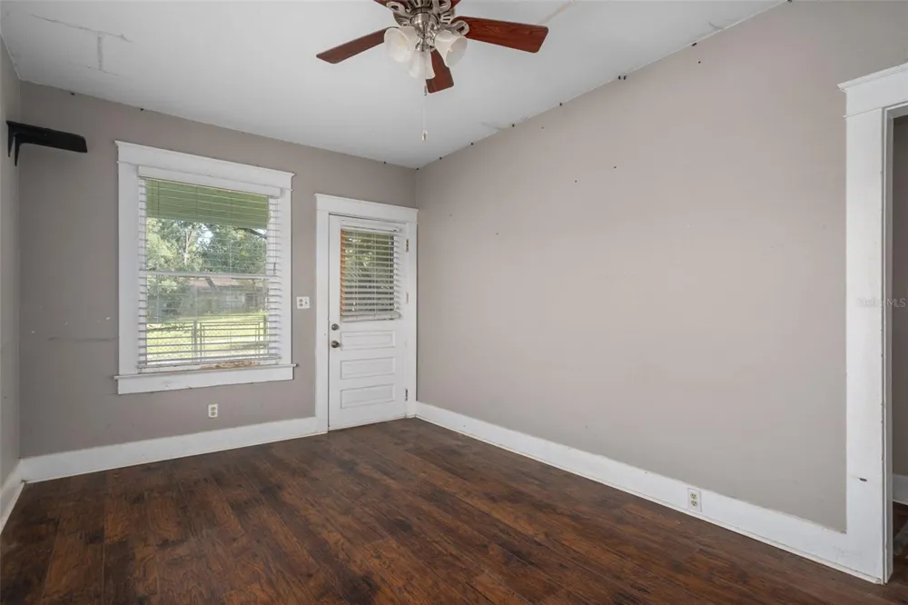 915 E SITKA STREET Tampa, FL 33604