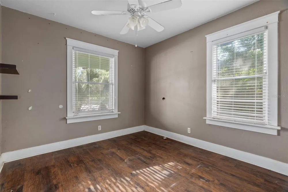 915 E SITKA STREET Tampa, FL 33604