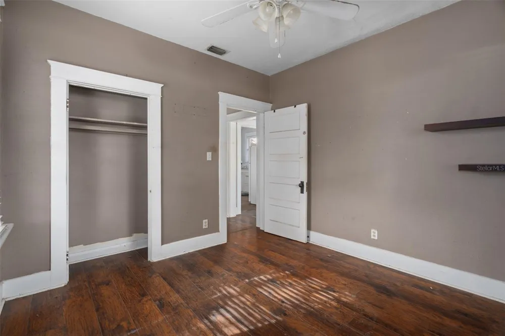 915 E SITKA STREET Tampa, FL 33604