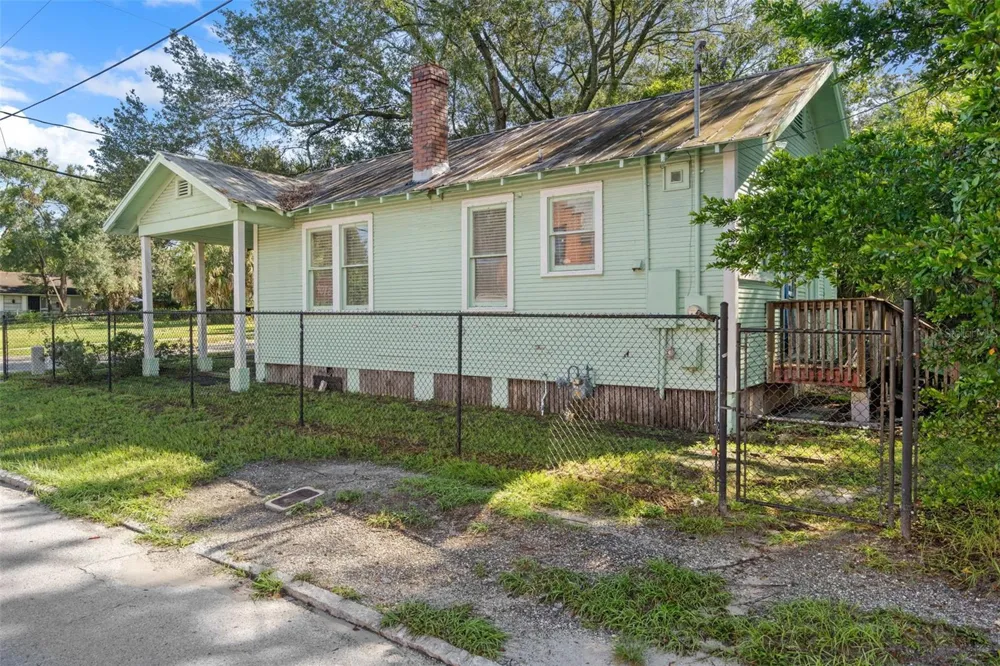 915 E SITKA STREET Tampa, FL 33604