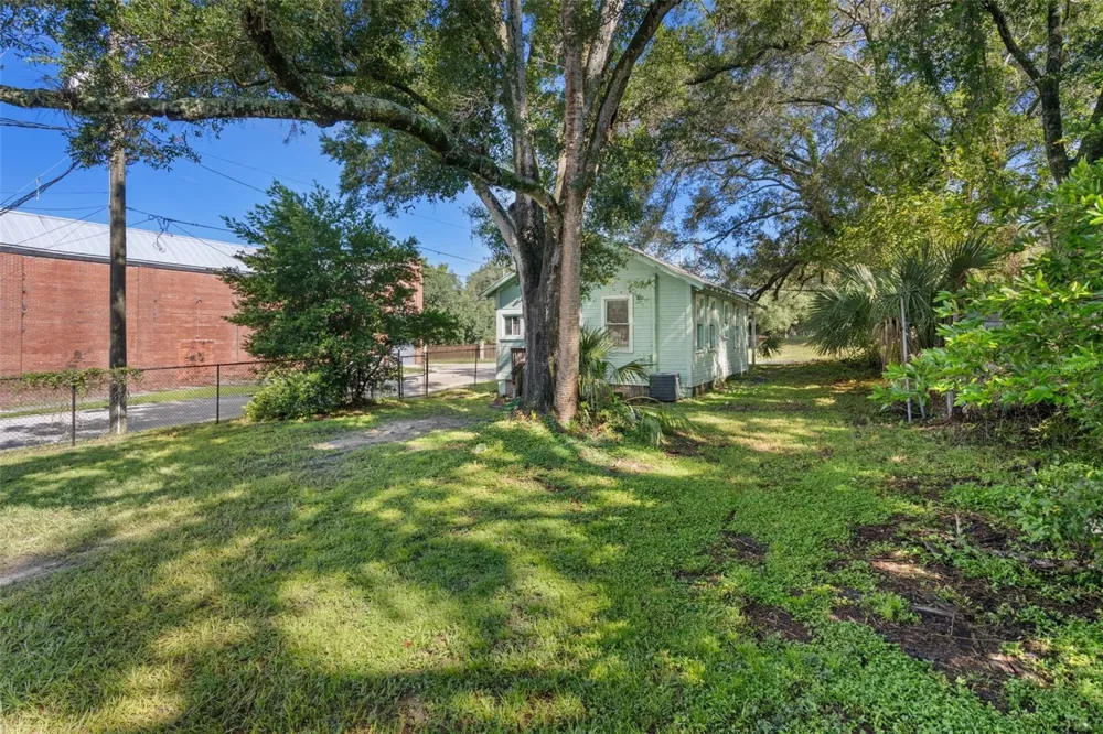 915 E SITKA STREET Tampa, FL 33604