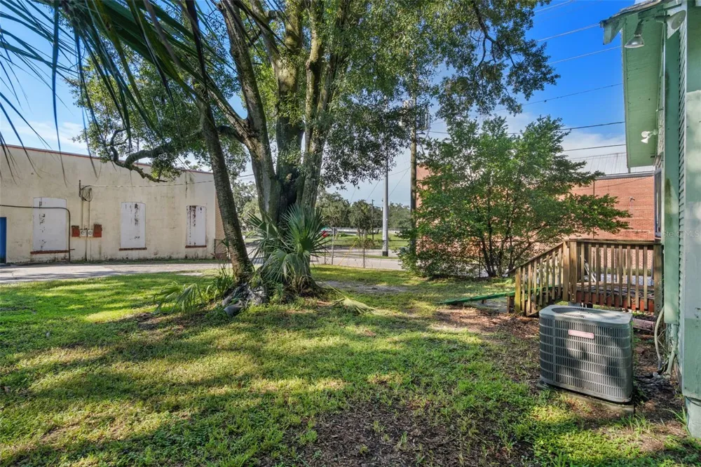 915 E SITKA STREET Tampa, FL 33604