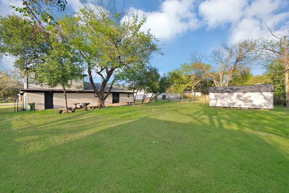 1213 Walker Drive Hurst, TX 76053