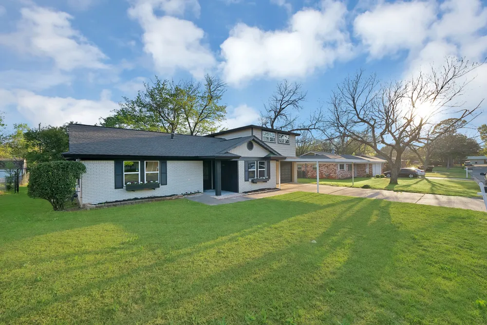 1213 Walker Drive Hurst, TX 76053