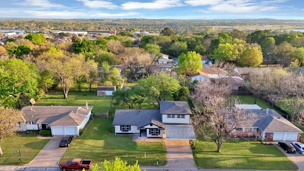 1213 Walker Drive Hurst, TX 76053