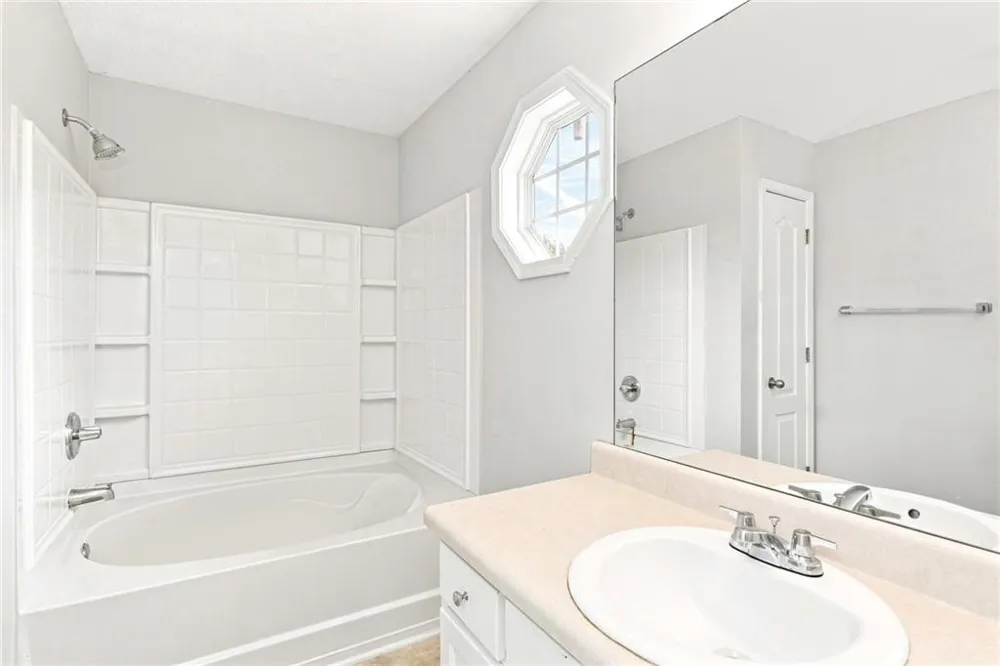 8641 Thomas Lane Riverdale, GA 30274