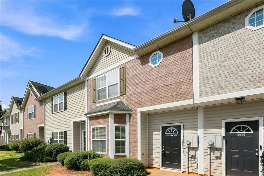 8641 Thomas Lane Riverdale, GA 30274