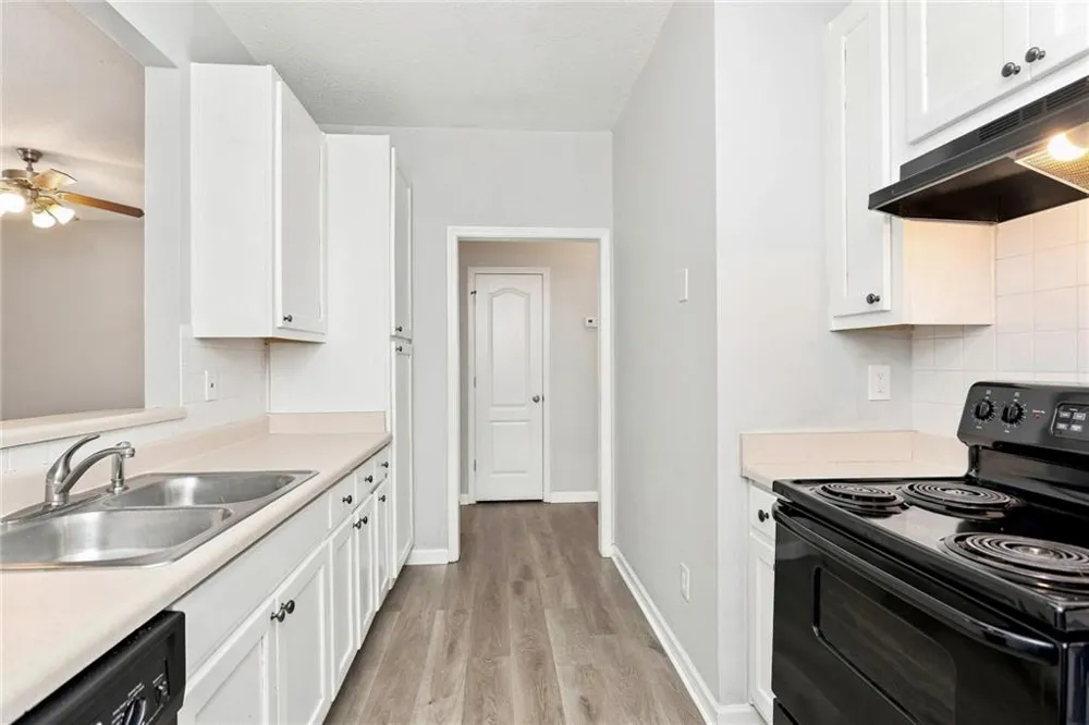 8641 Thomas Lane Riverdale, GA 30274