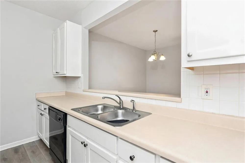8641 Thomas Lane Riverdale, GA 30274