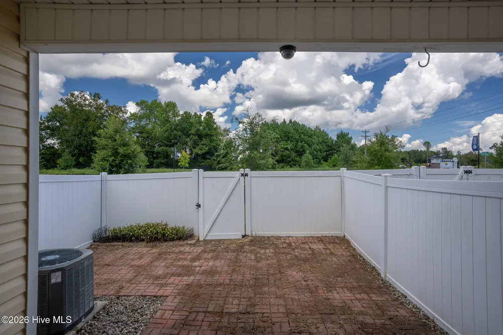 106 Parrot Landing Drive Hubert, NC 28539