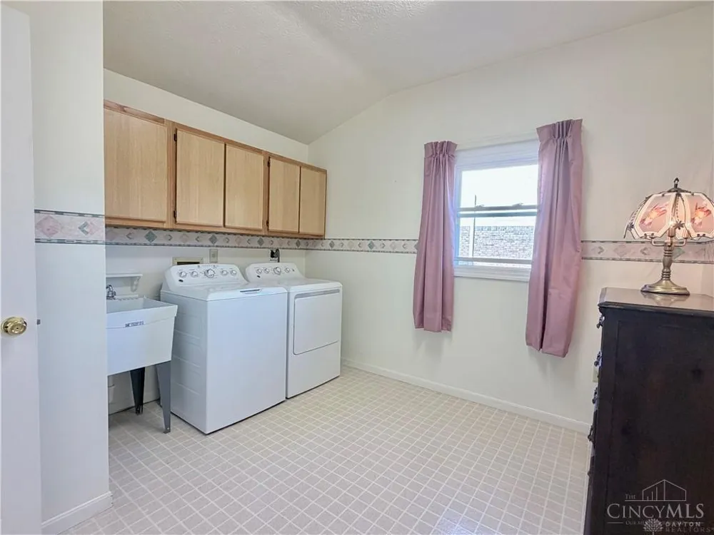 1848 Rosina Drive Miamisburg, OH 45342
