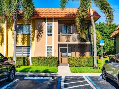 435 Lakeview Dr #106